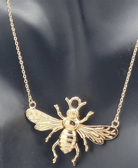 gucci bumble bee necklace|gucci gg and bee pendant.